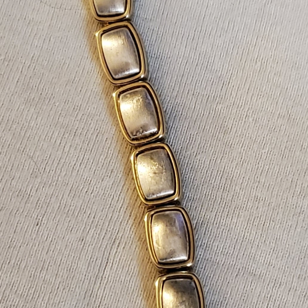Ladies good tone bracelet